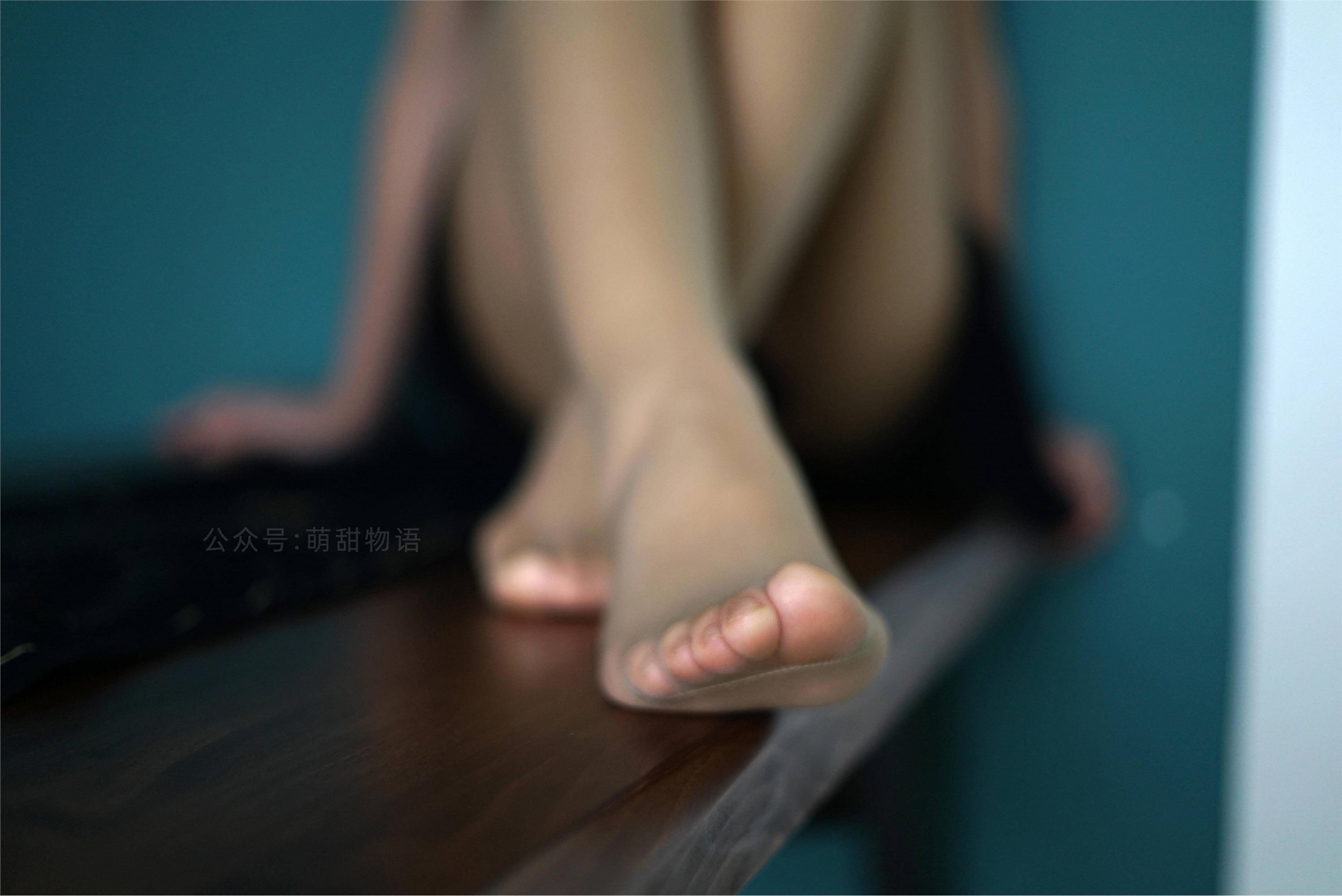 萌甜物语 XM127《黑色开衩裙-苏苏》